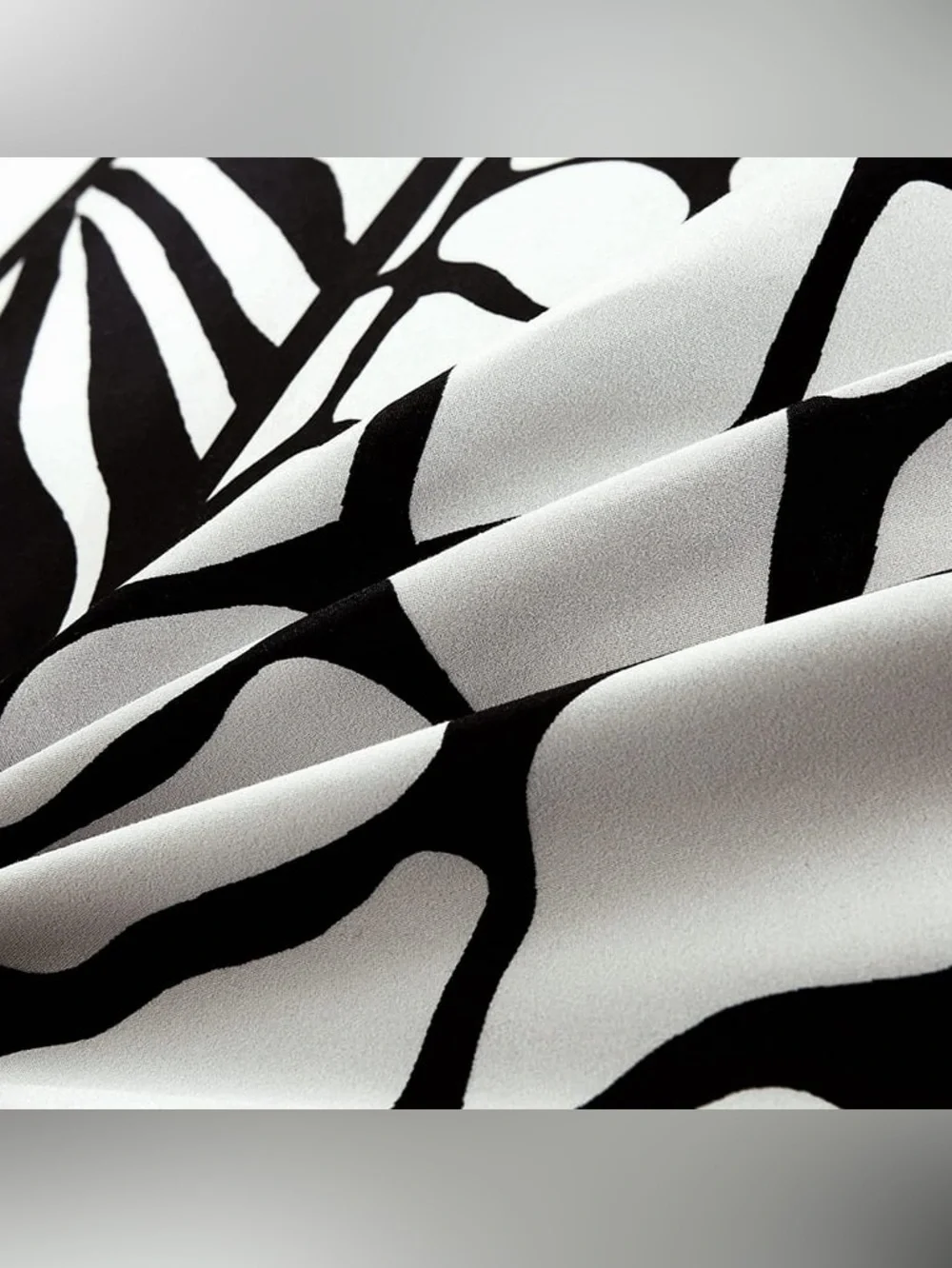 Modern Black and White Geometric Full size 3 piece Comforter Set
